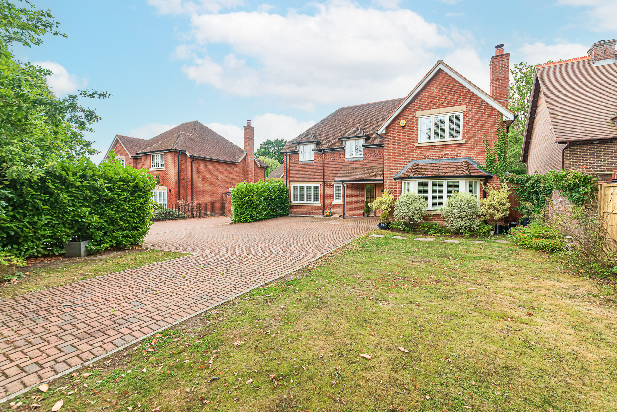 4 bedroom detached house for sale 0