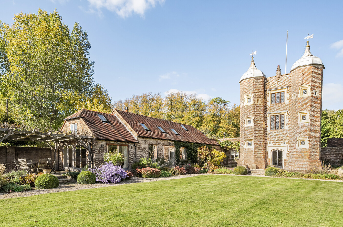 5 bedroom detached house for sale 0