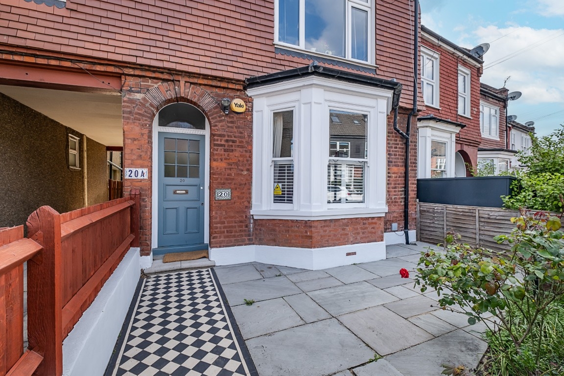 2-bed flat on 20, Radbourne Road, London, £3,000/mo