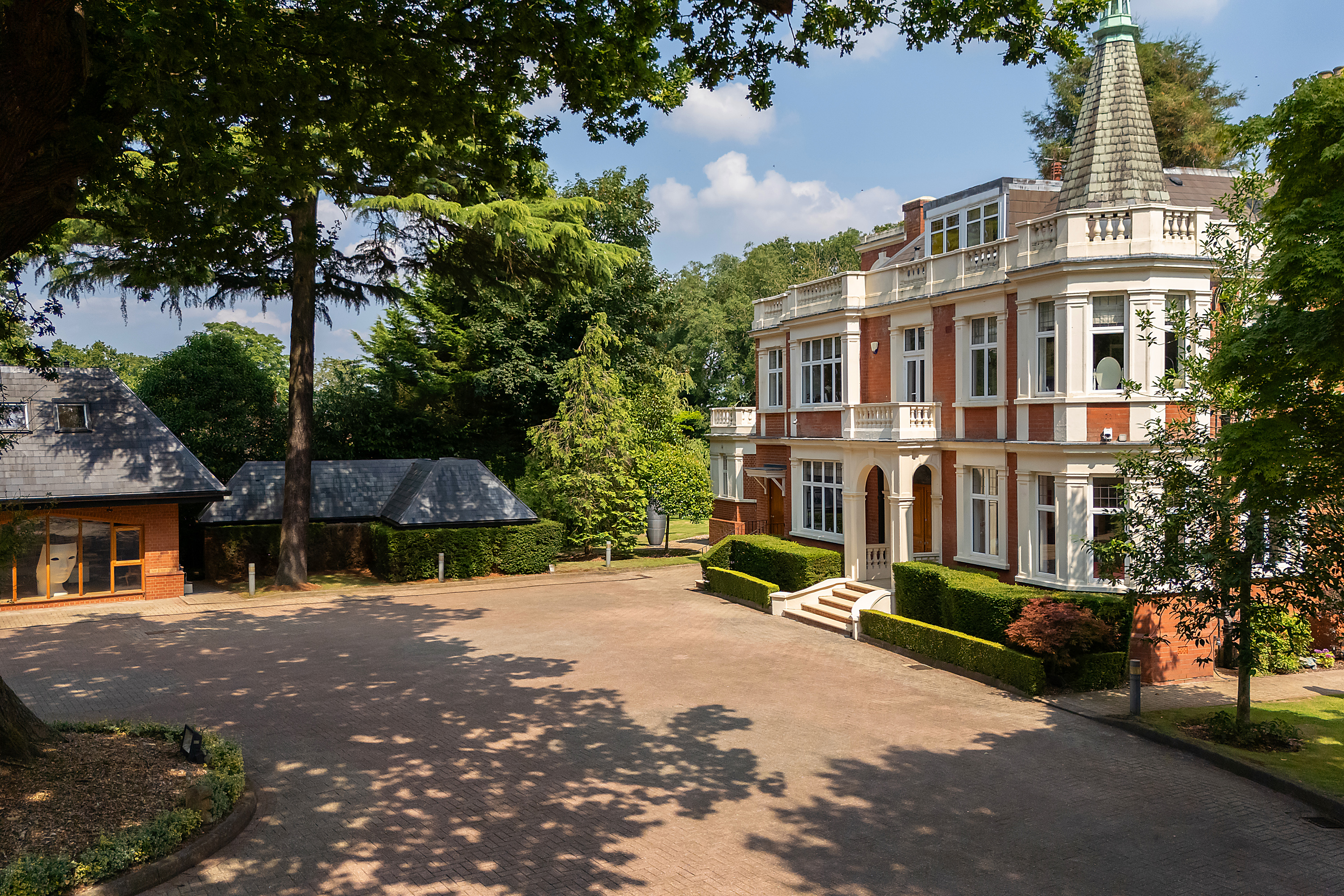 7 bedroom detached house for sale 0