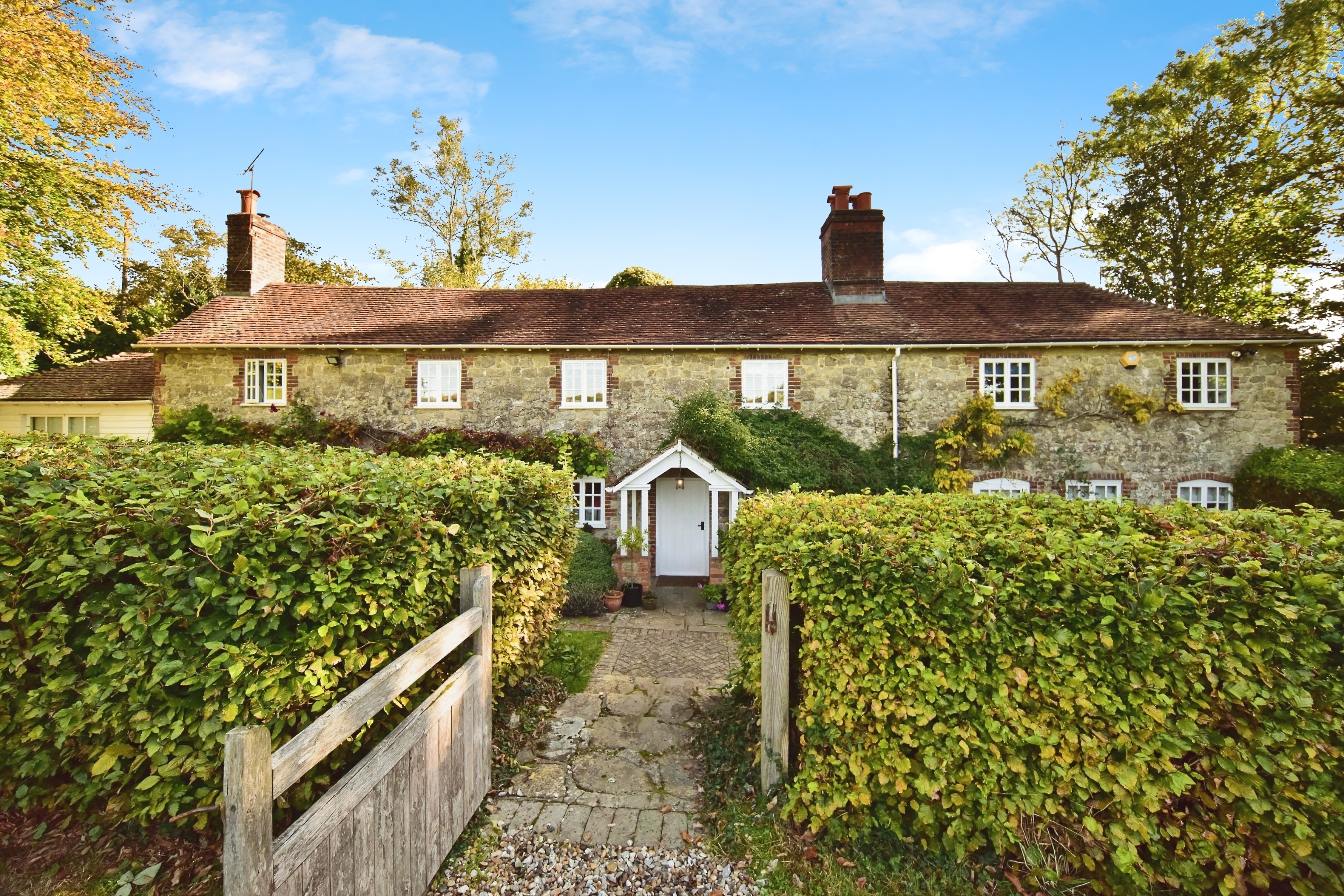 4 bedroom detached house for sale 0