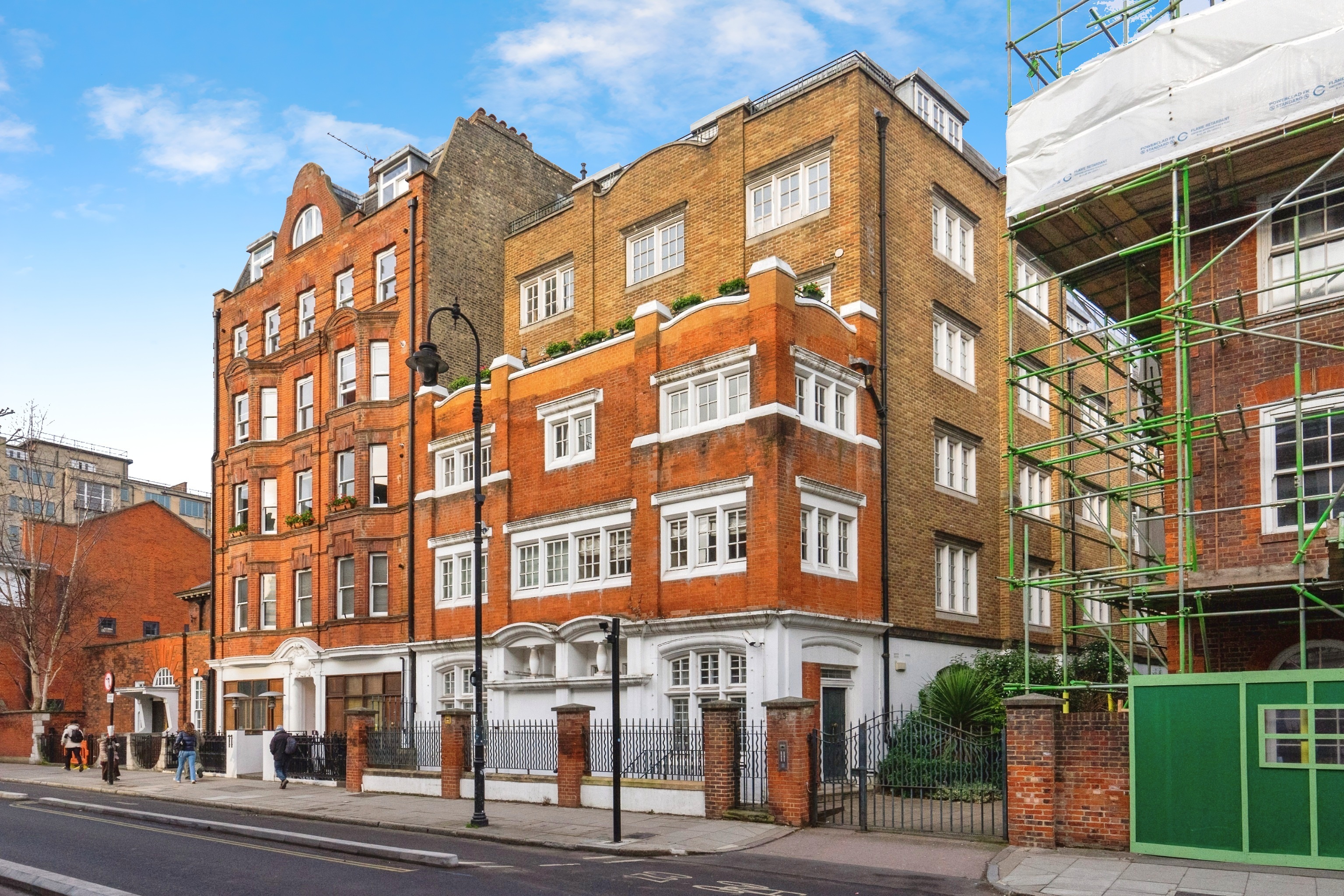 2 bedroom flat for sale 0