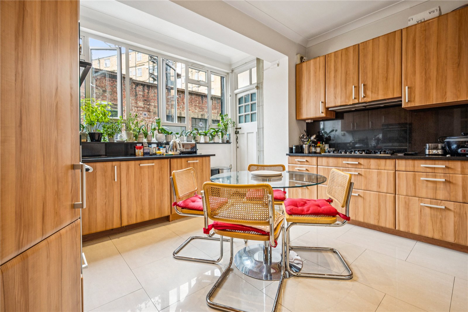 4 bedroom flat for sale 0