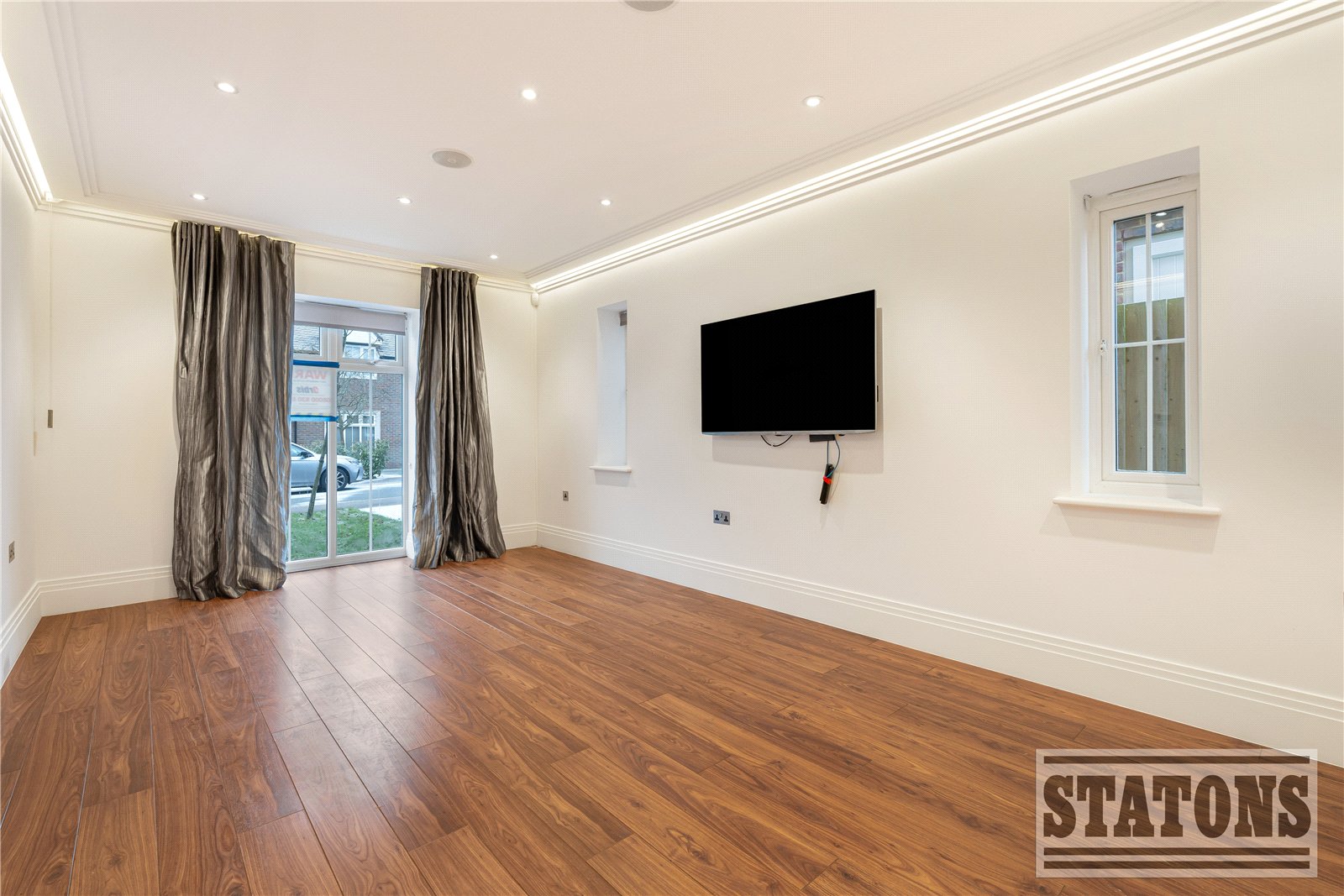 6 bedroom detached house for sale 0