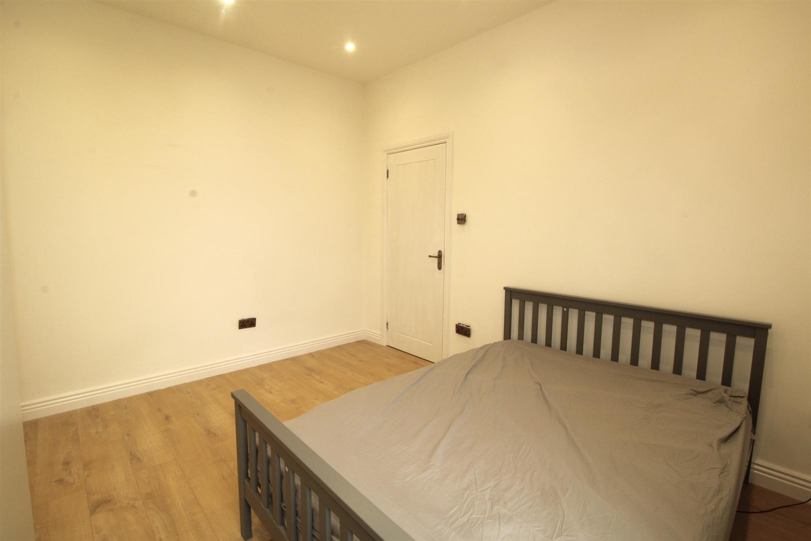Room 1, 24, Totteridge Road, Enfield photo 2