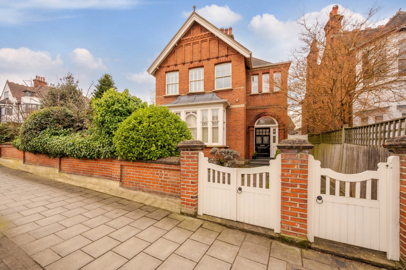 6 bedroom detached house for sale 0