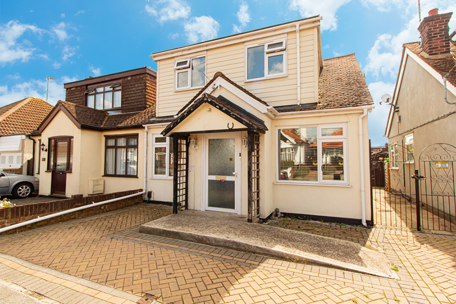 Free property report 84 Feeches Road, Southendonsea, SS2 6TD Chimnie