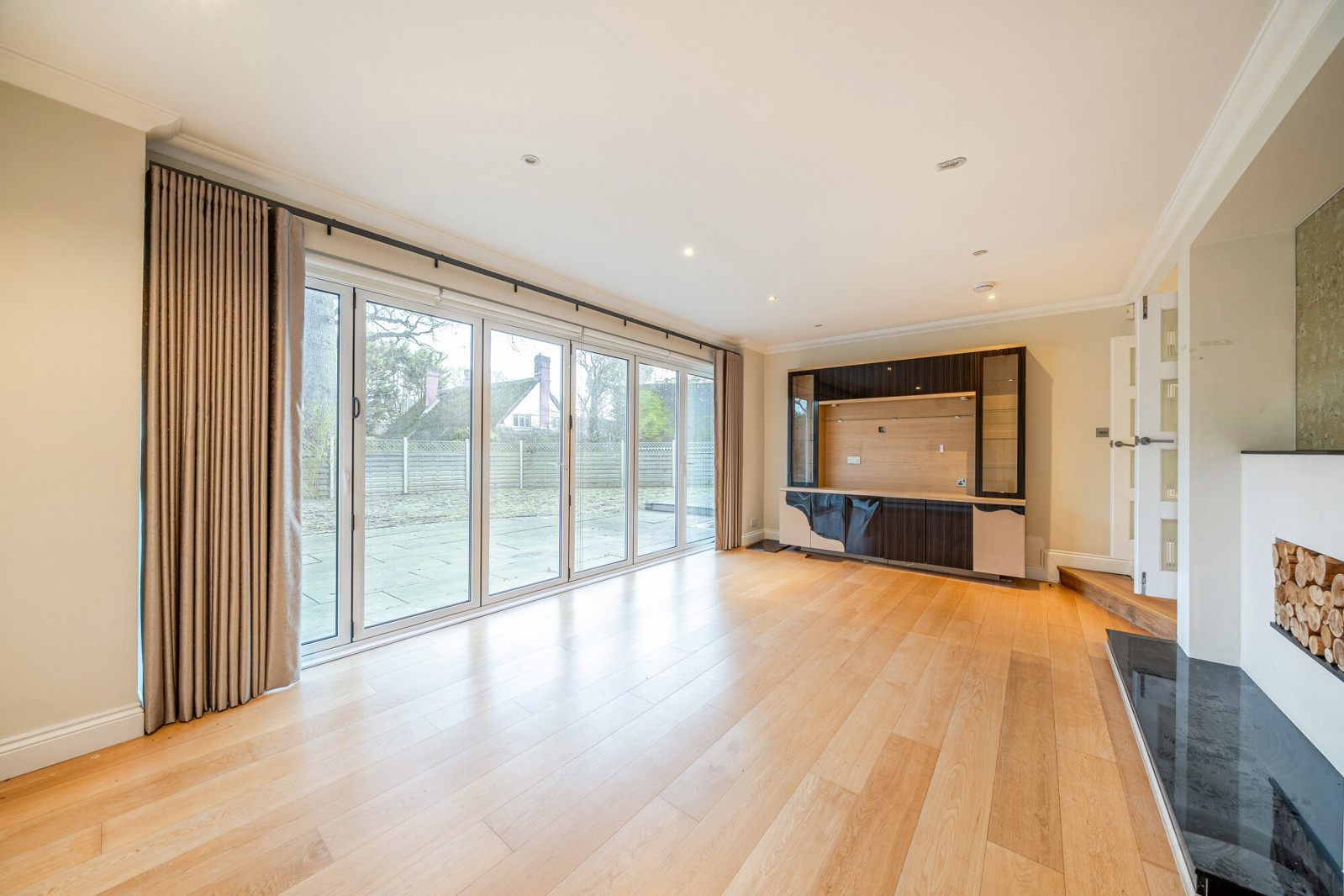 5 bedroom detached house for sale 0