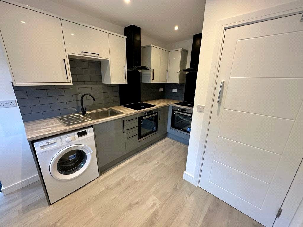 Room F,, 24 Tudor Way, Middlesex photo 5