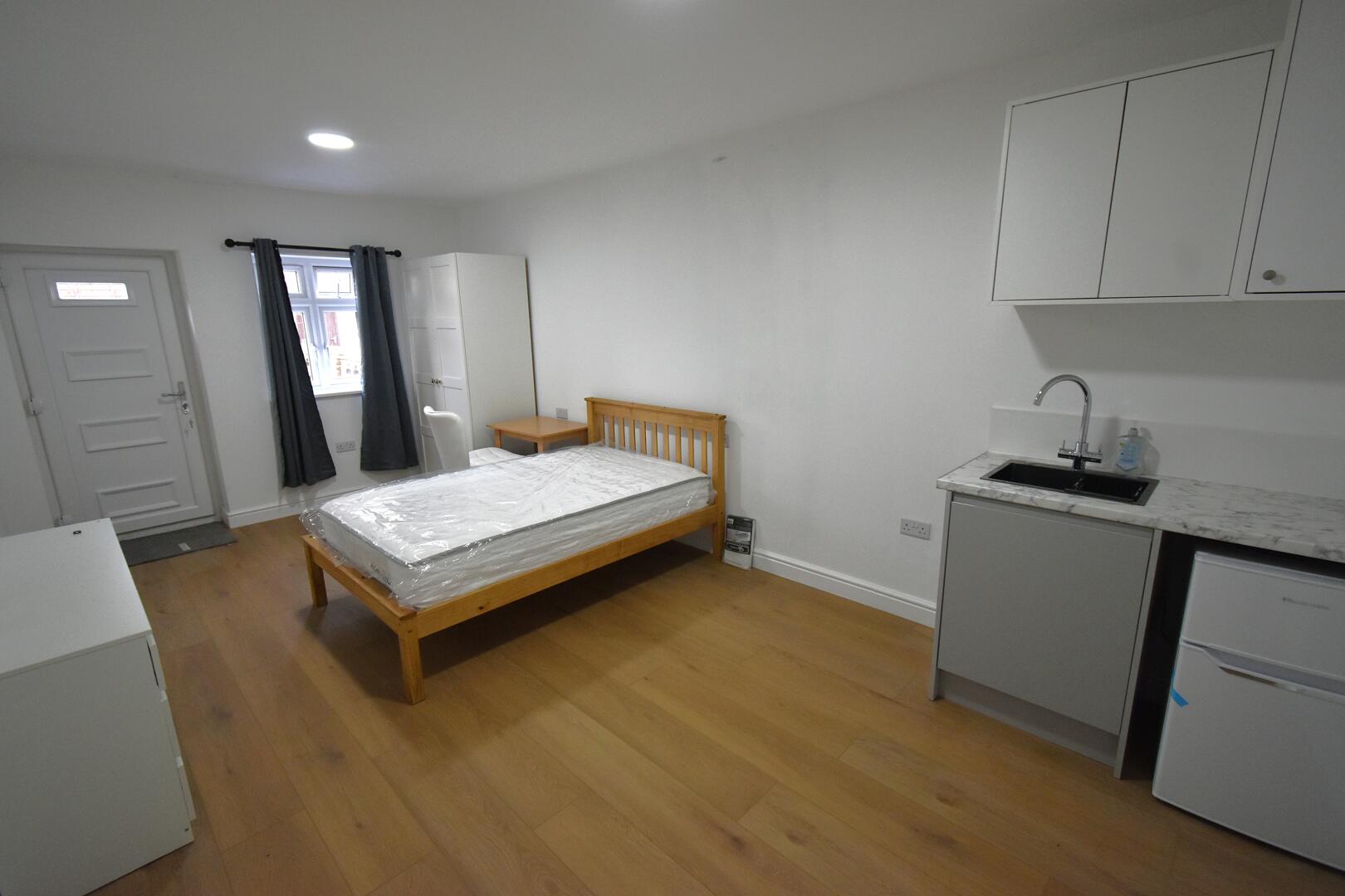 Room 2, 103 St. Albans Road, Dartford photo 4