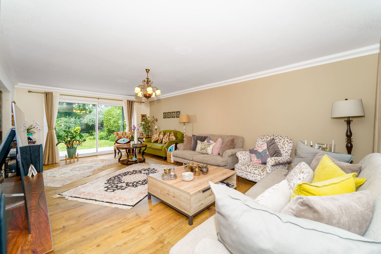 5 bedroom detached house for sale 0