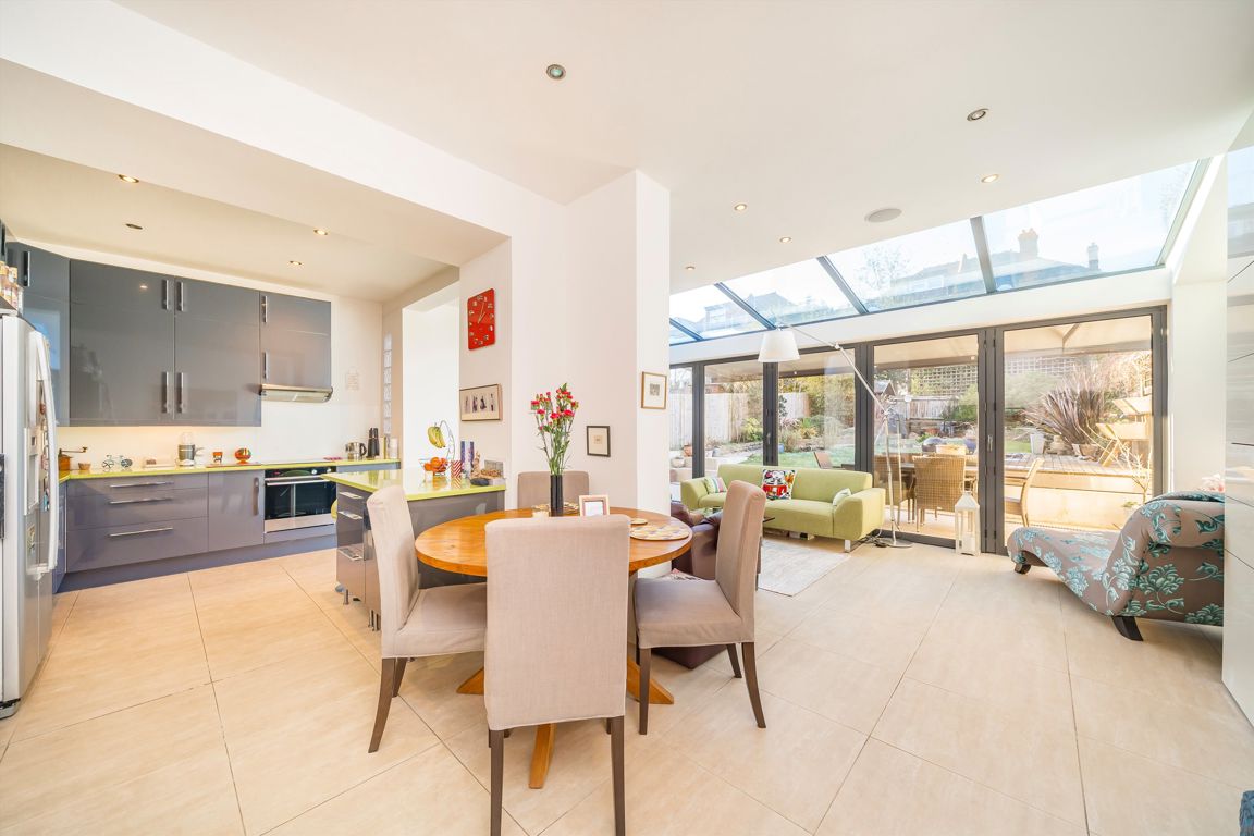 4 bedroom semi-detached house for sale 0