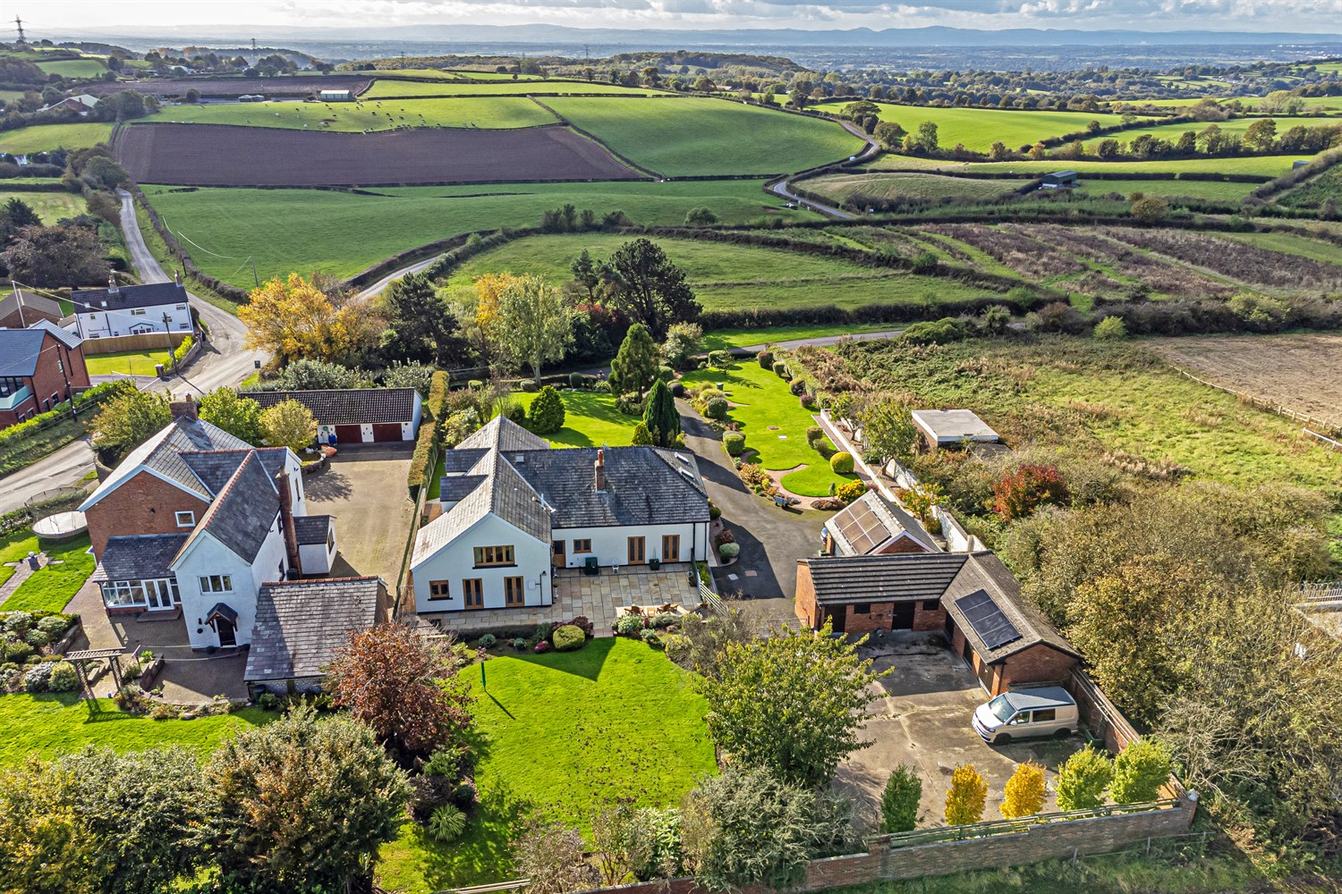 4 bedroom detached house for sale 0