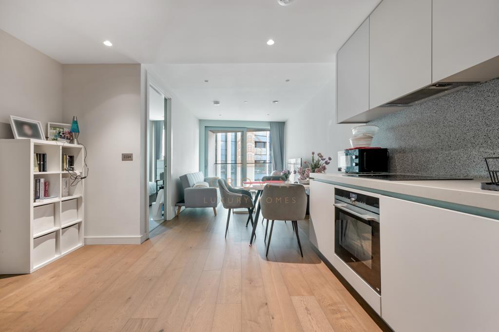 1-bed flat on Bldg 5, Flat 504, 2 Cutter Lane, London, £525,000
