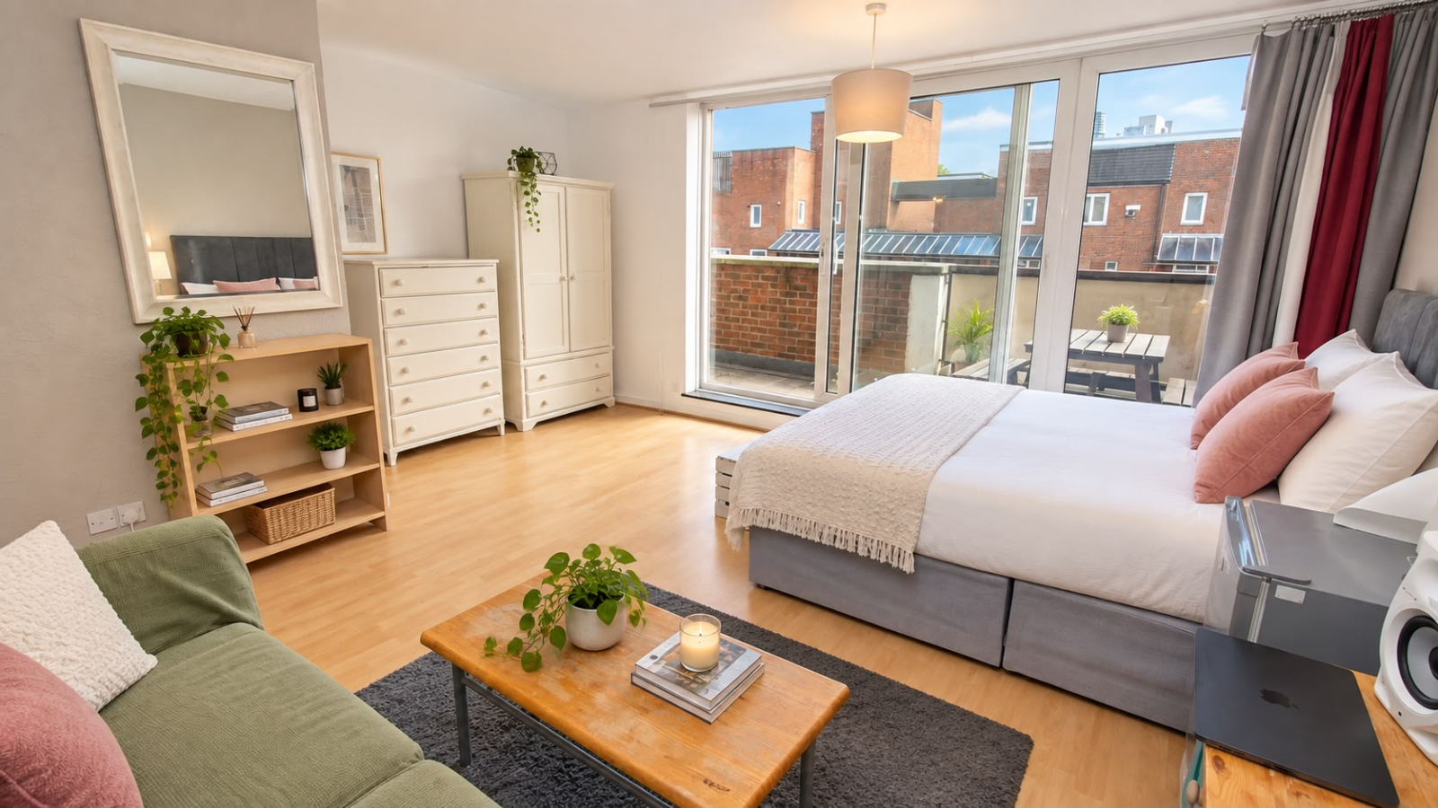1-bed house on 270 Crondall Street, London, £1,480/mo