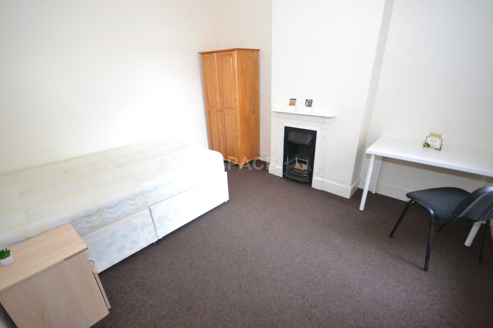 Room 4, Basingstoke Road, Reading photo 5