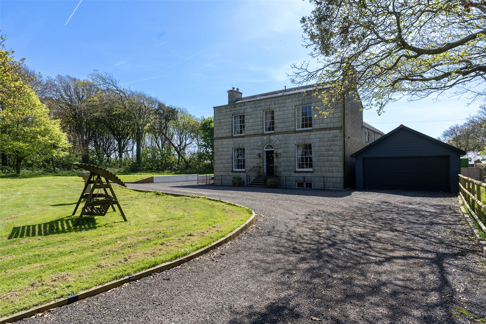 3 bedroom flat for sale