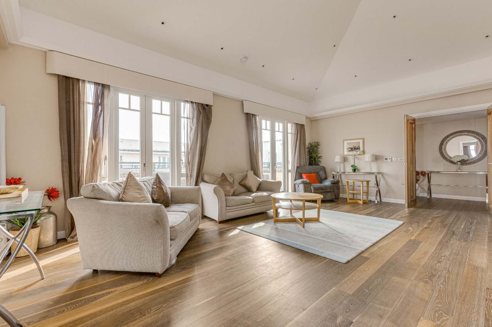 4 bedroom flat for sale 0