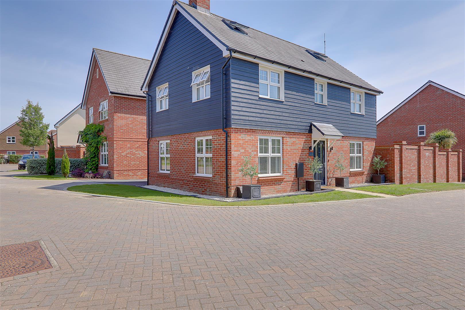 4-bed house on 5, Gladiolus Grove, Worthing, £560,000