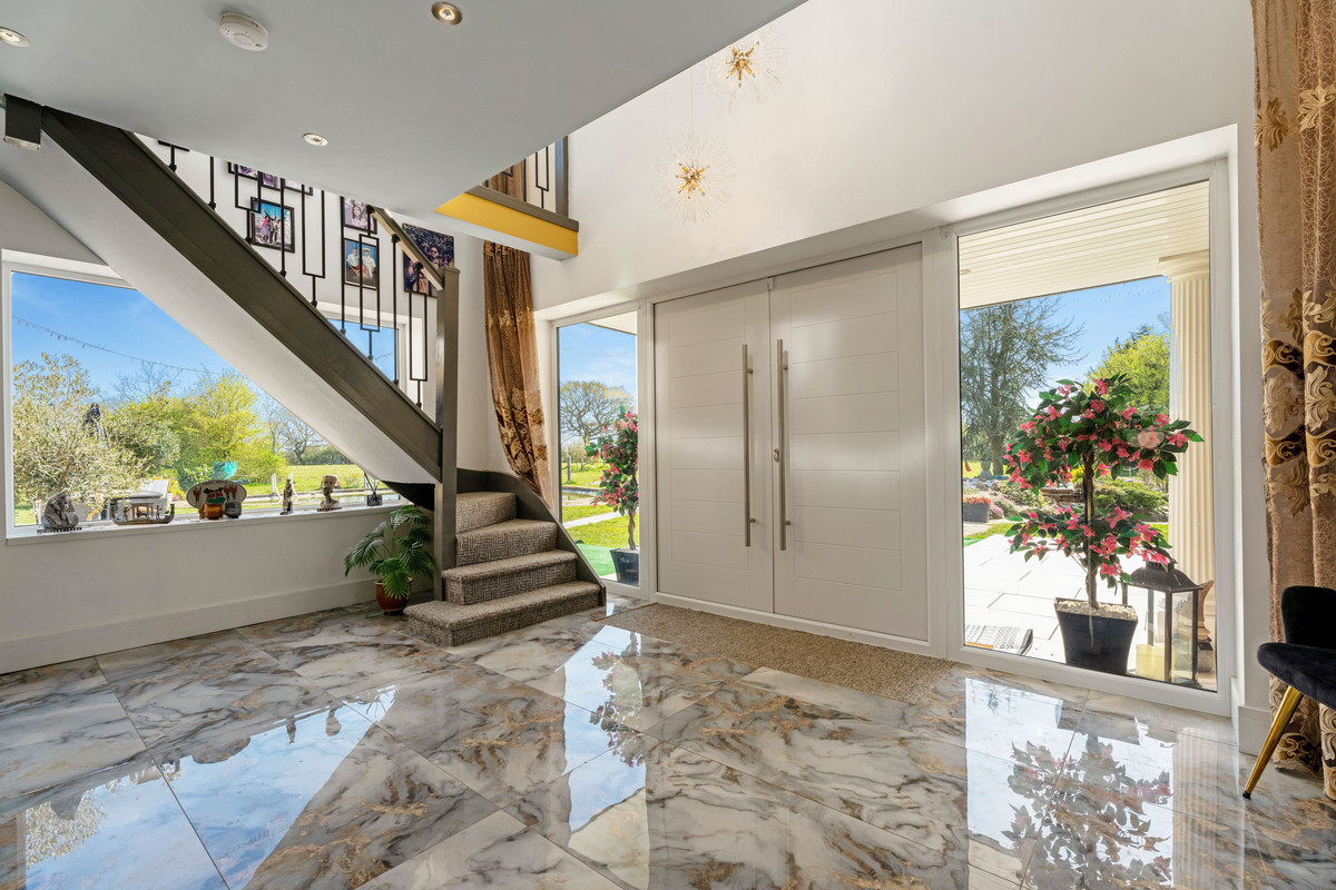 6 bedroom detached house for sale 0