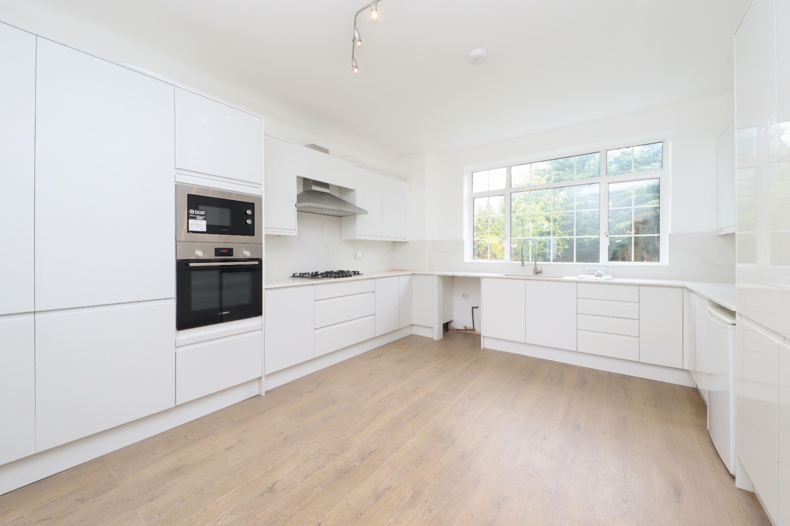 4 bedroom detached house for sale 0