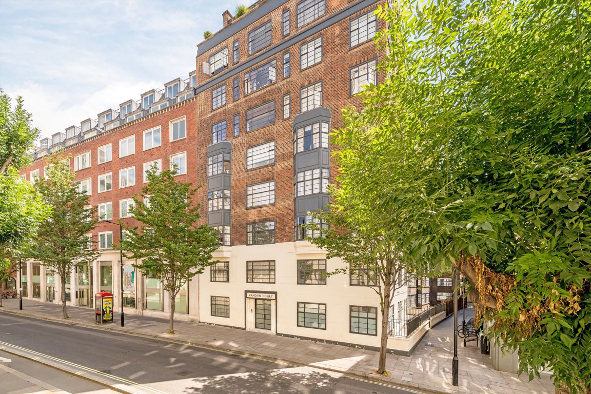Flat 32, Vandon Court, 66-70, Petty France, London photo 2