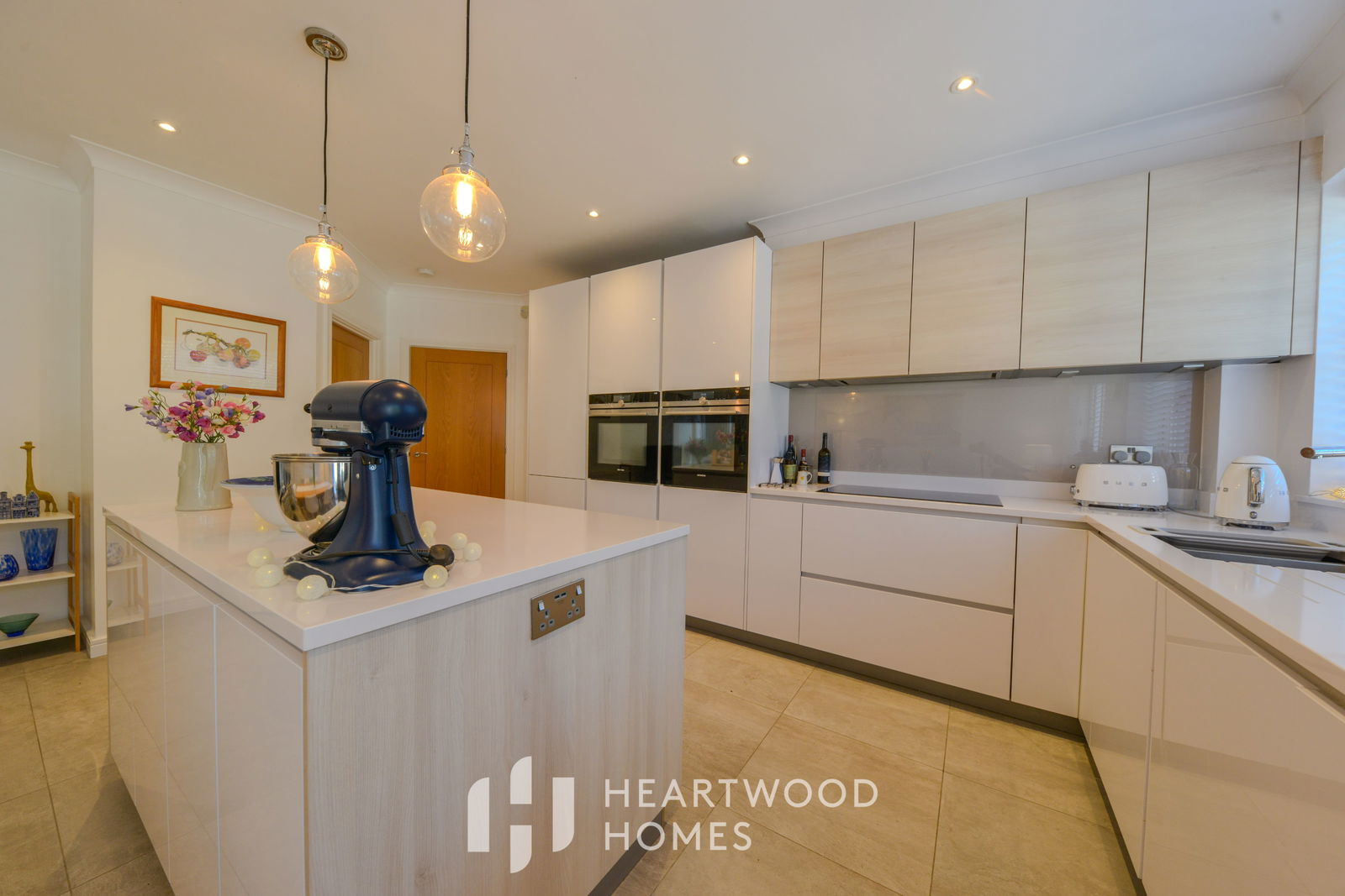 4 bedroom detached house for sale 0