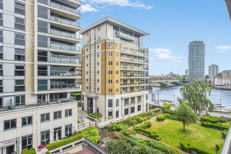 3 bedroom flat for sale 0