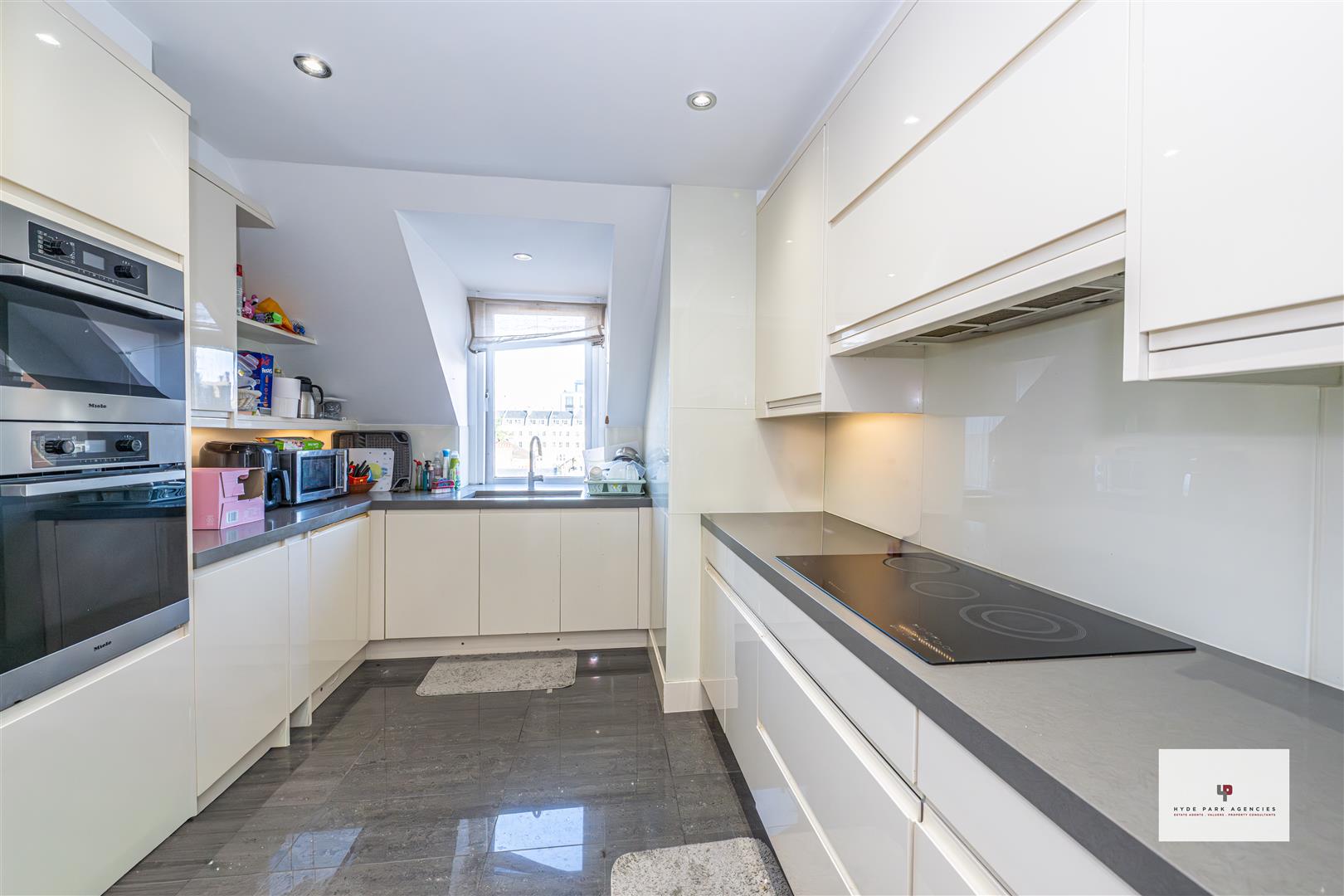 3 bedroom flat for sale 0