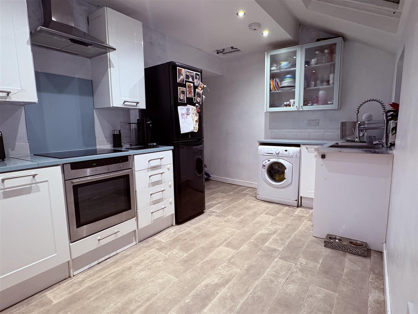 18, Clock View Street, Keighley photo 5