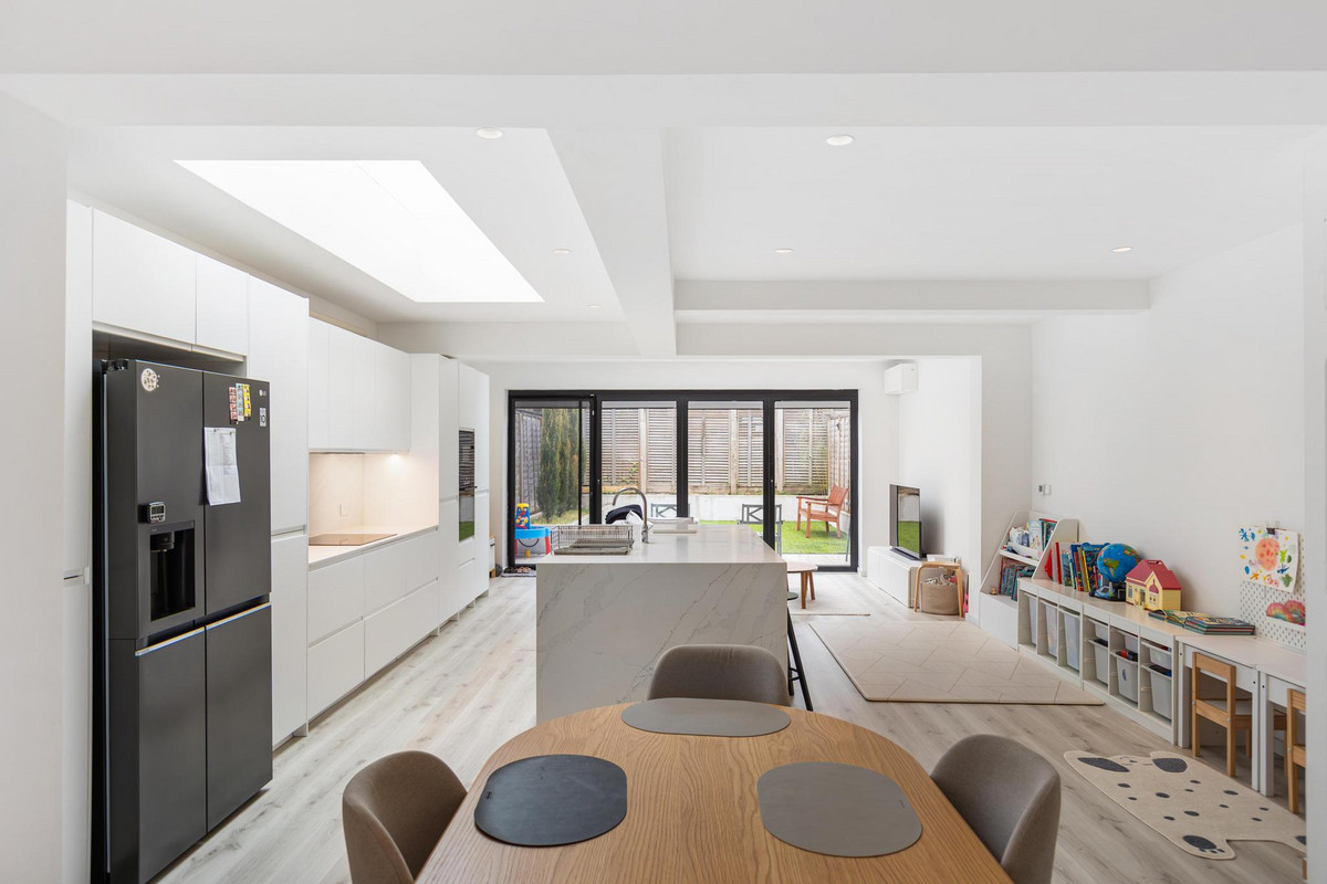 4 bedroom semi-detached house for sale 0