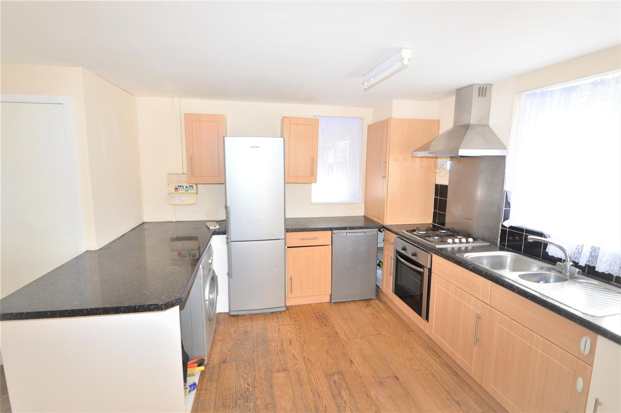 93, Danehurst Gardens, London photo 4