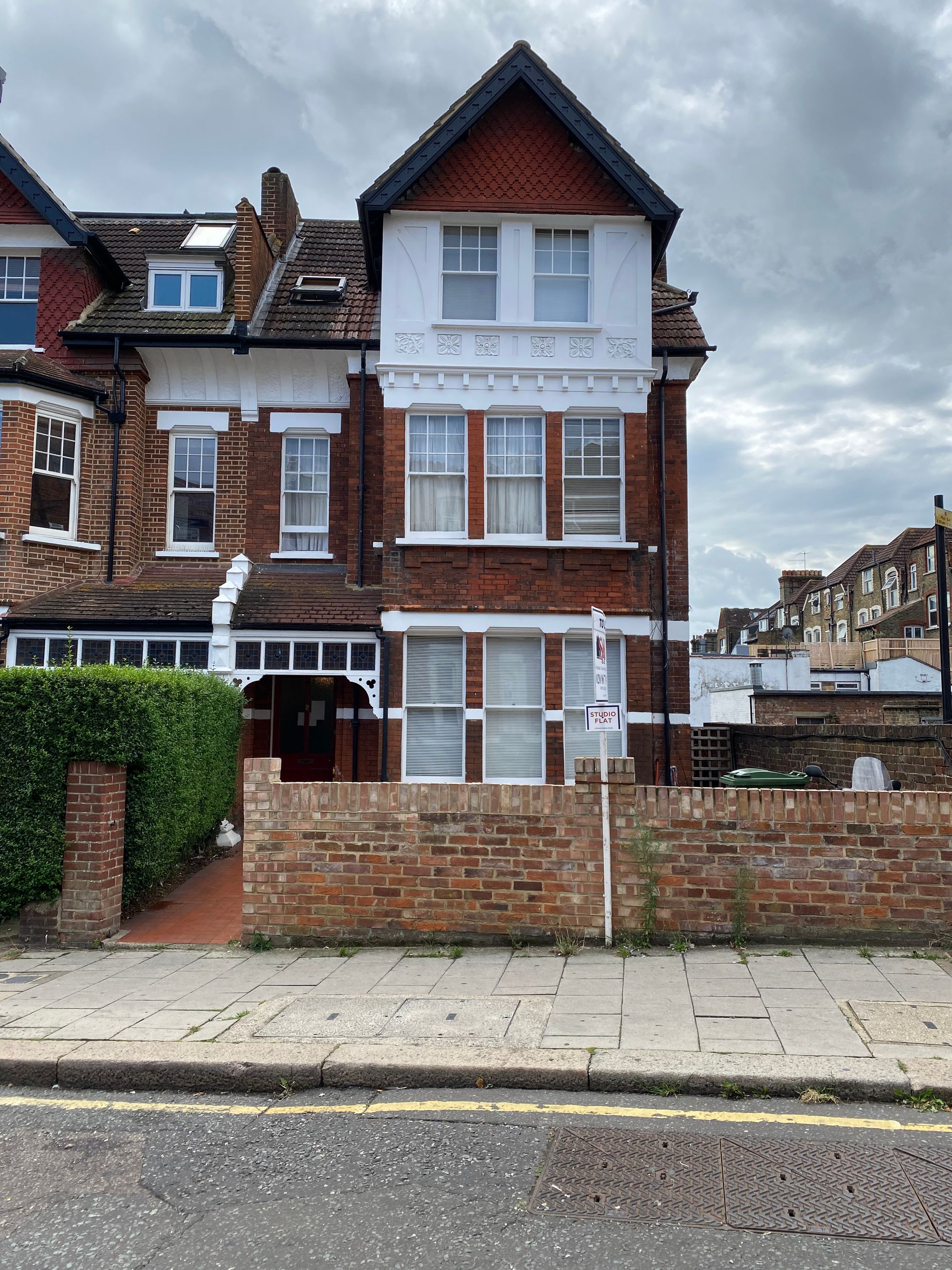 Flat 1, 2 Gleneldon Road, London photo 2