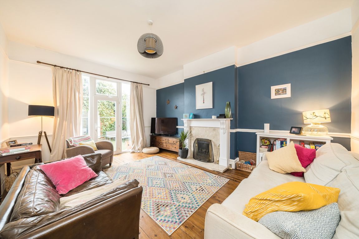 7 bedroom end terrace house for sale 0