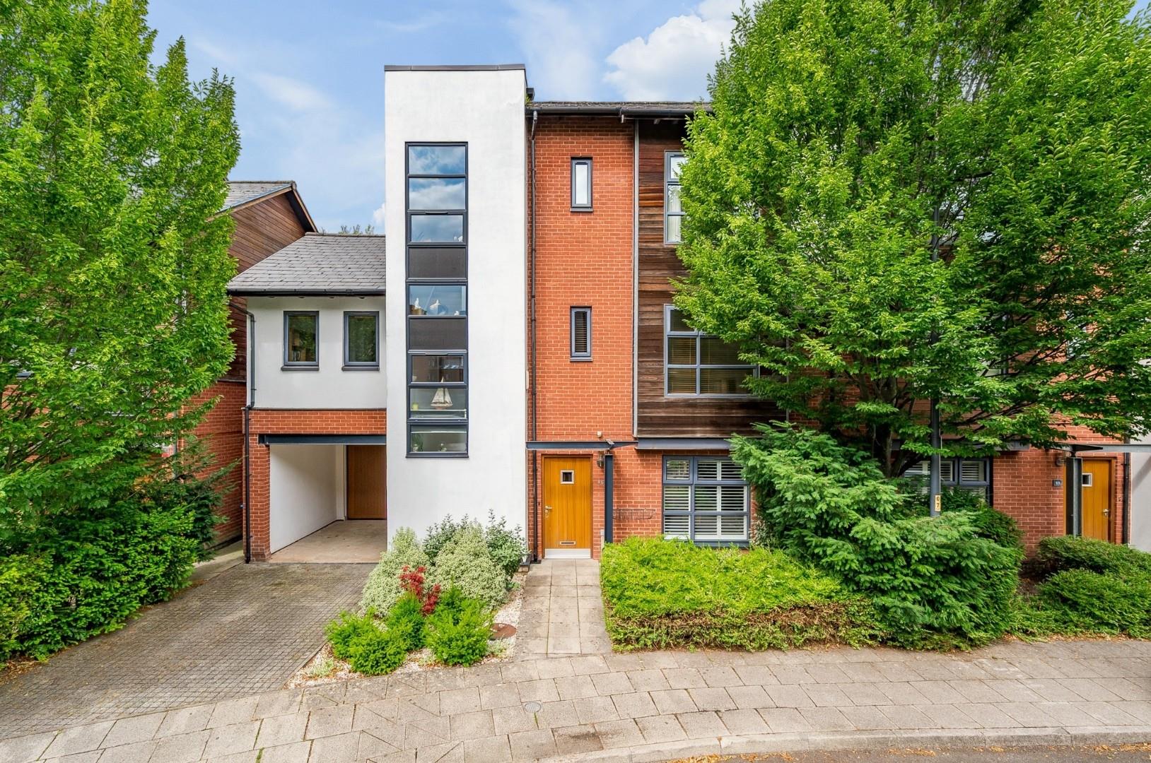 46 Clearwater Drive, Manchester, M20 2ED - listing photo