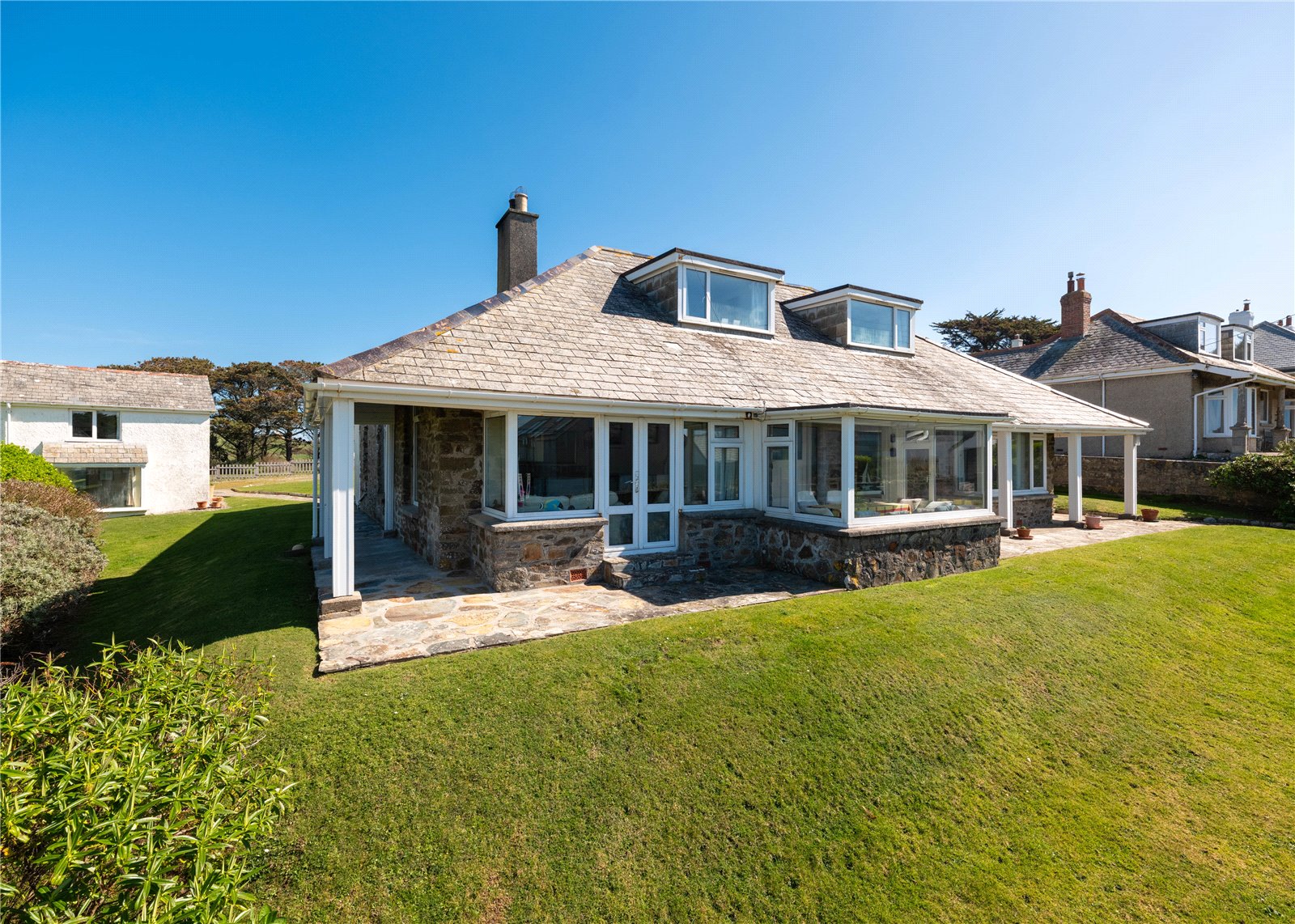 6 bedroom detached house for sale 0