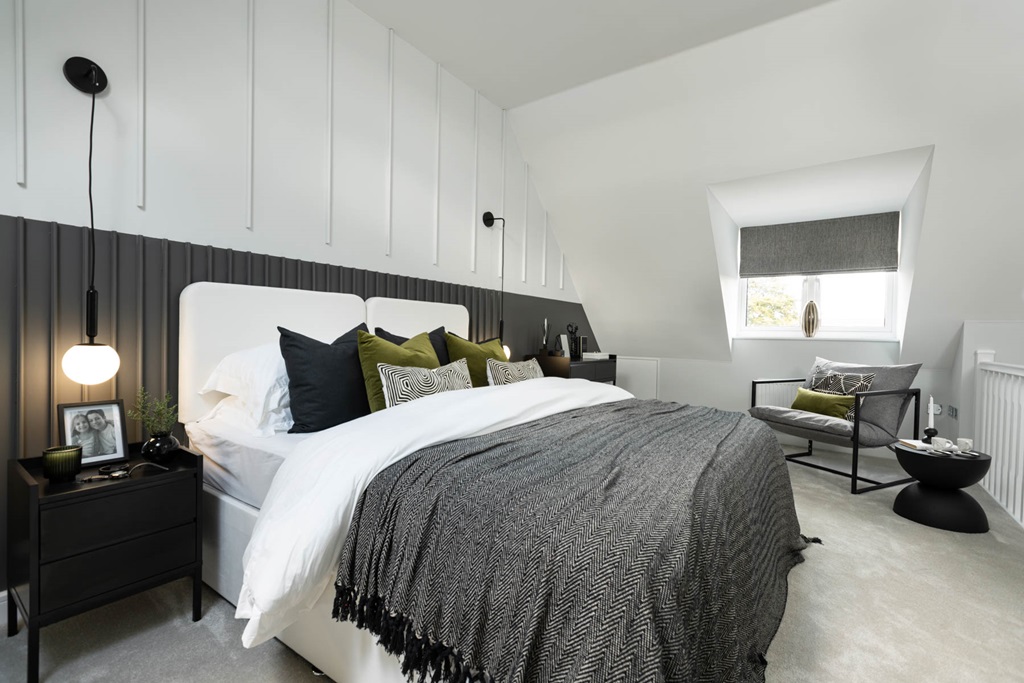 Spacious Room With High Ceilings