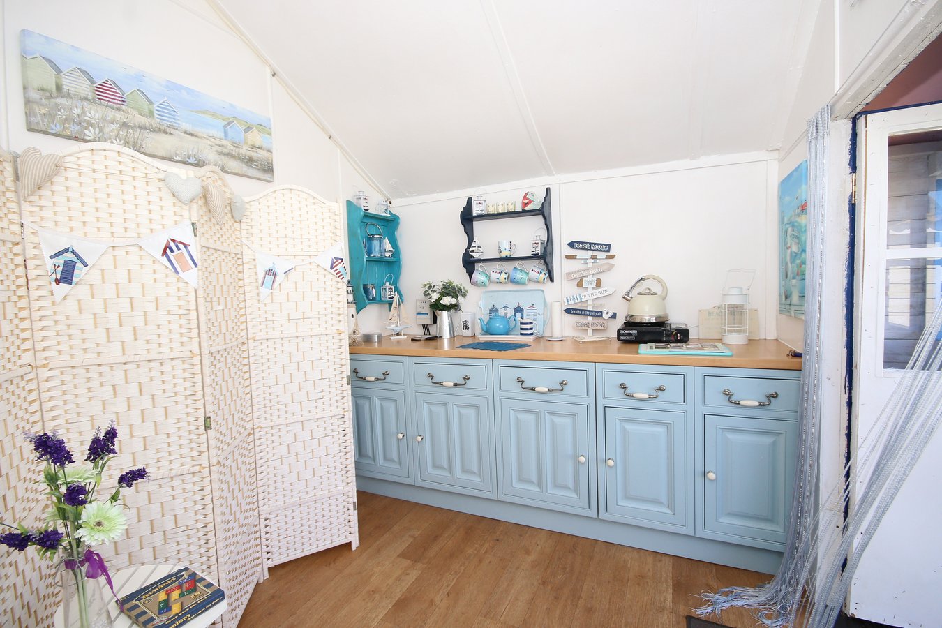 B10  Beach hut, South Beach Road, Hunstanton photo 4