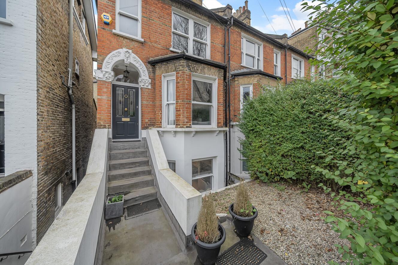 5 bedroom detached house for sale 0