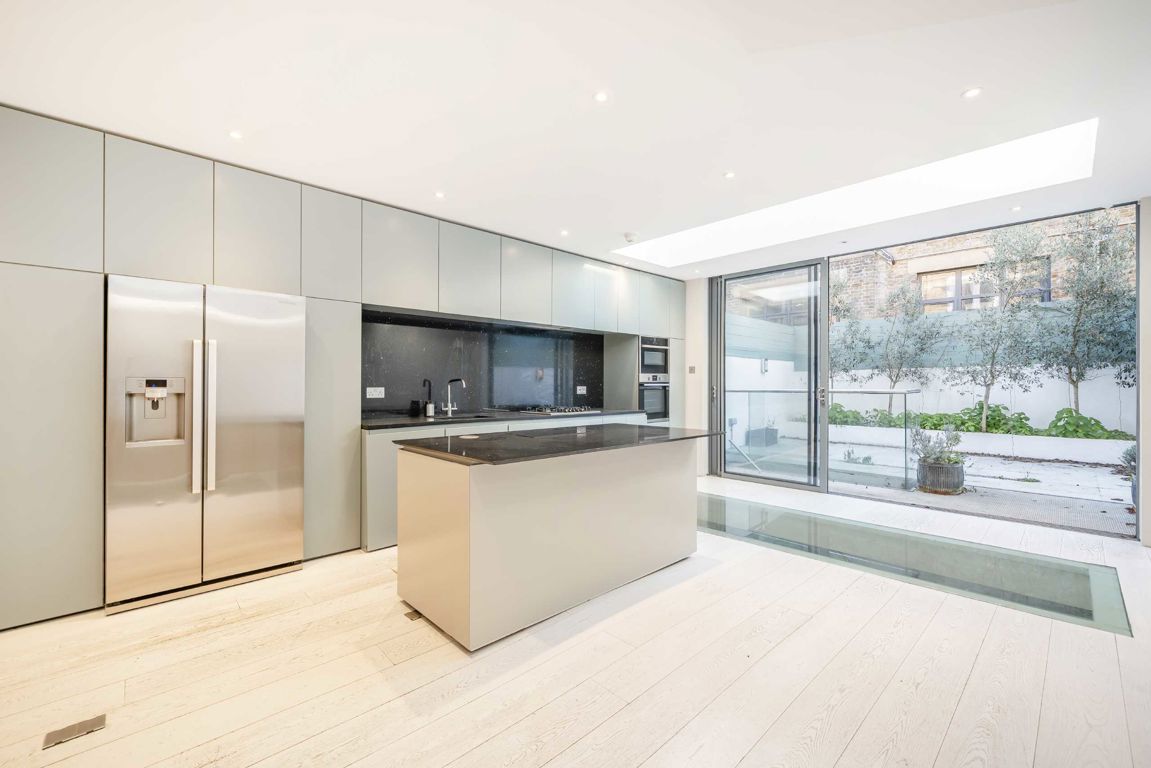 6 bedroom property for sale 0