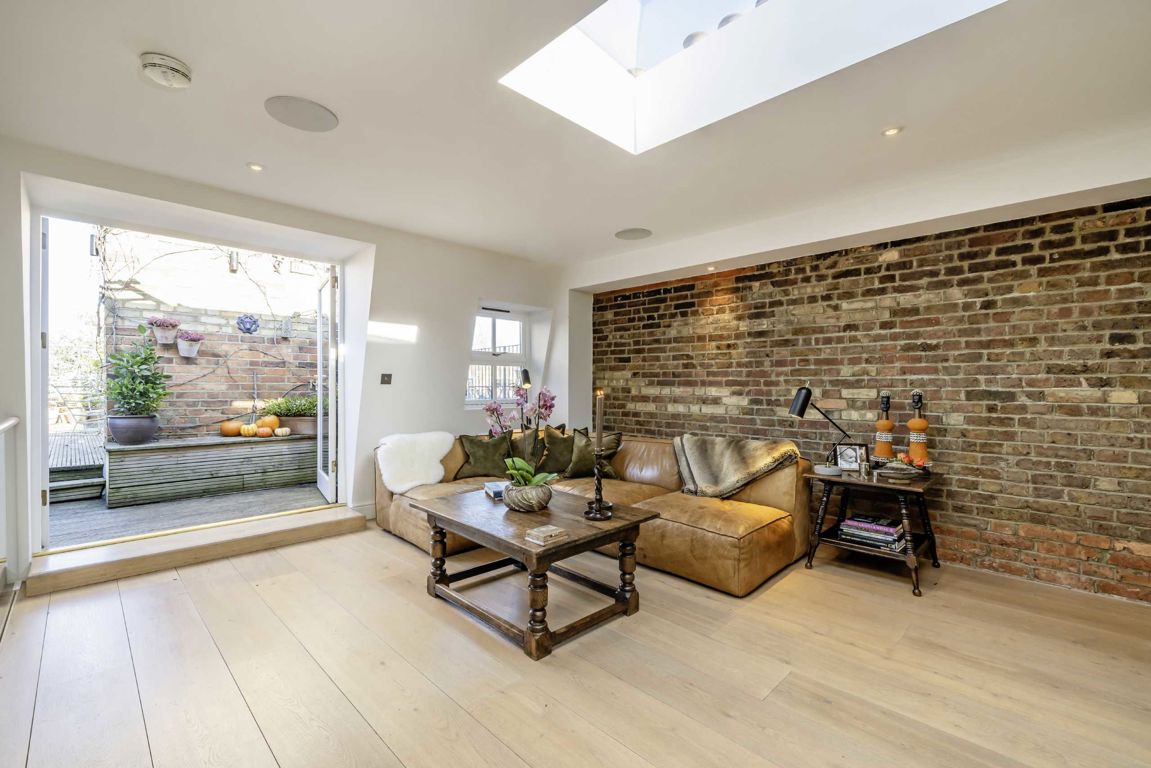 2 bedroom flat for sale 0