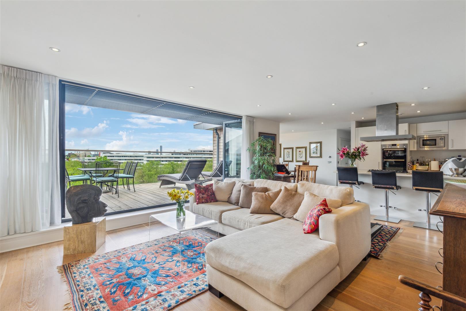 2 bedroom flat for sale 0