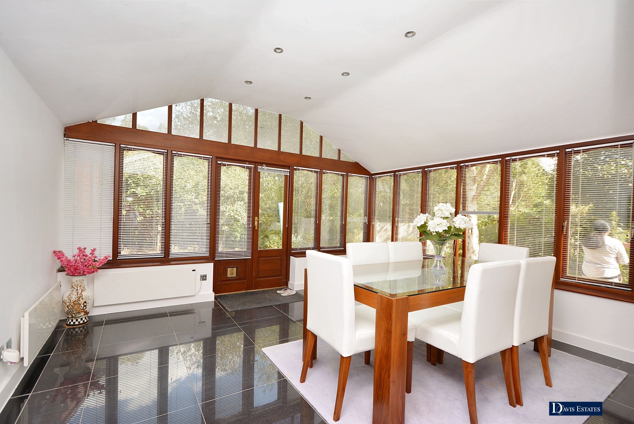34 Tyle Green, Hornchurch photo 4