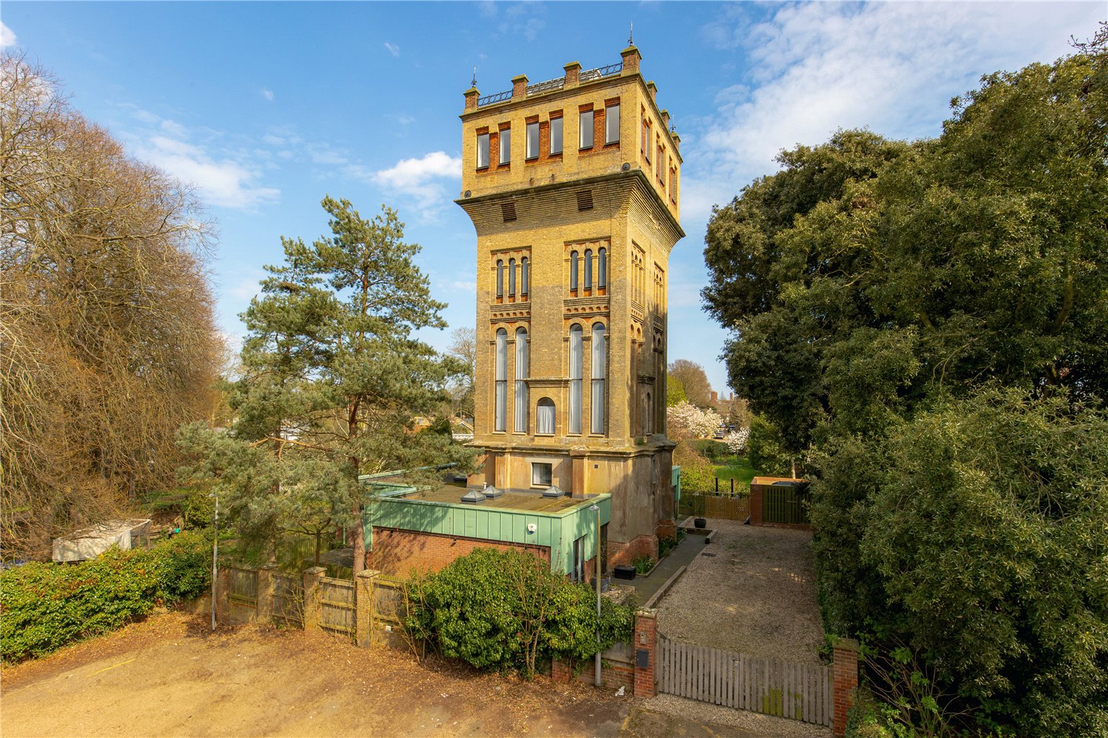 6 bedroom detached house for sale 0