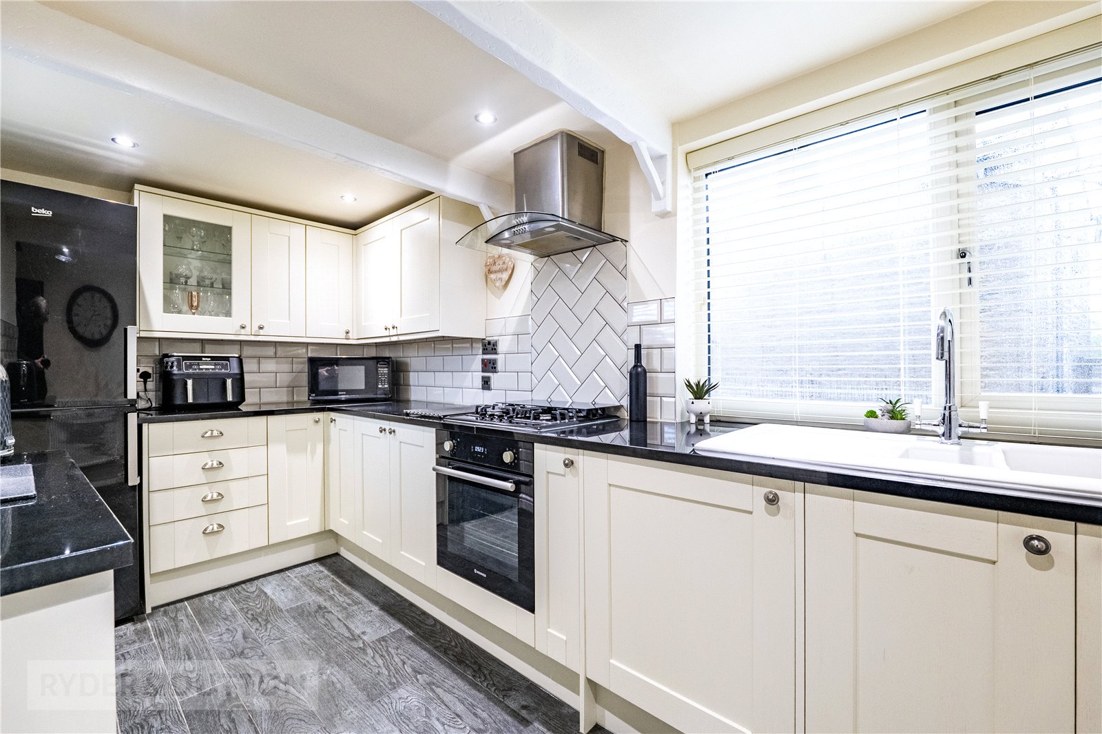 3, Upper Lane, West Yorkshire photo 4