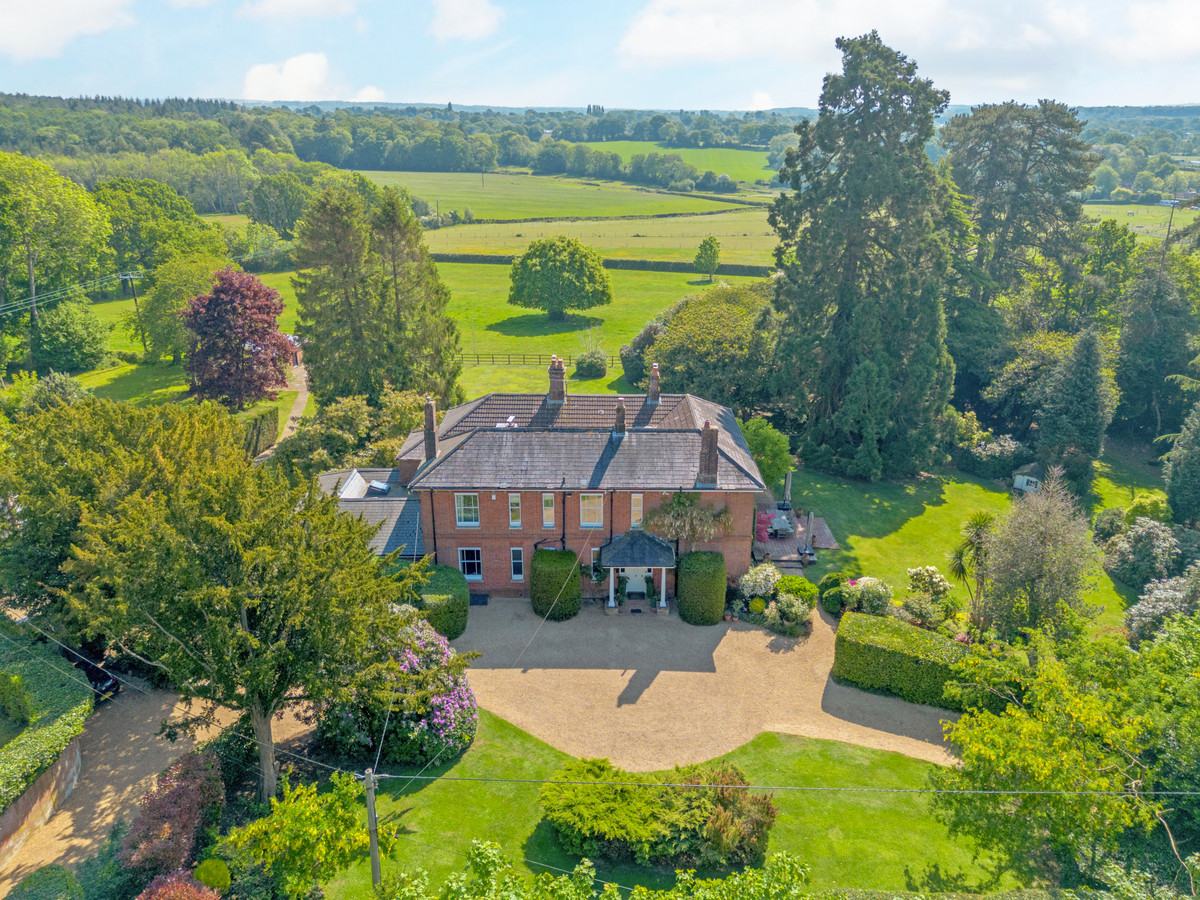 5 bedroom detached house for sale 0