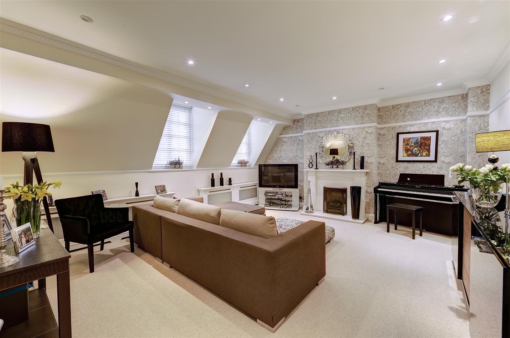 4 bedroom flat for sale 0