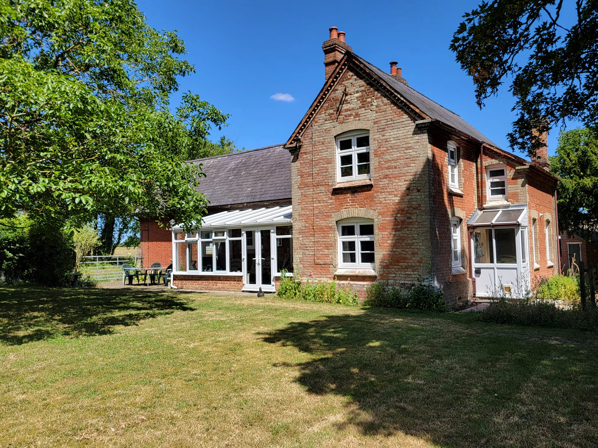 The Old School, Ipswich Road, Gosbeck, Ipswich, IP6 9SN - listing photo