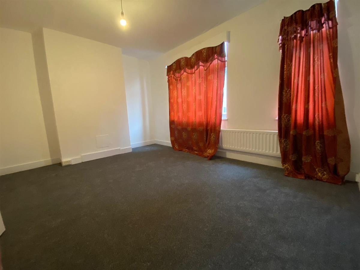86 Dersingham Avenue, Manor Park photo 5