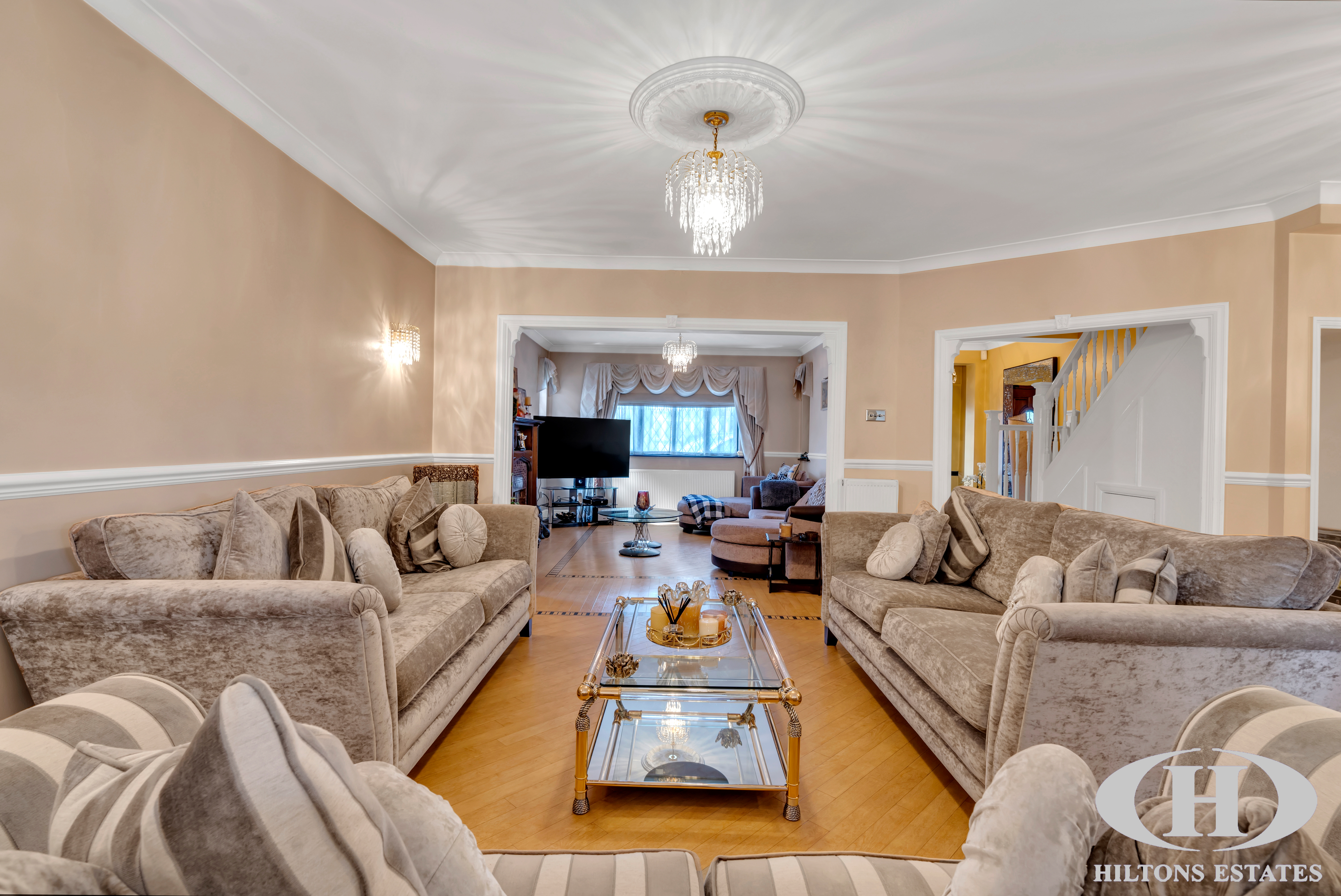 5 bedroom detached house for sale 0